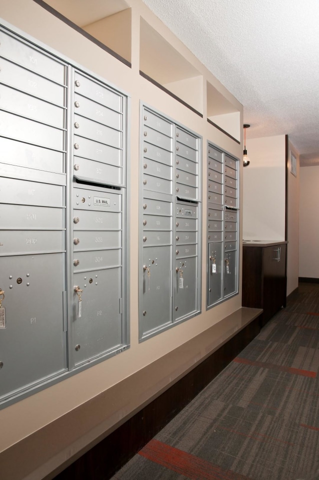 2800 Girard Image 18