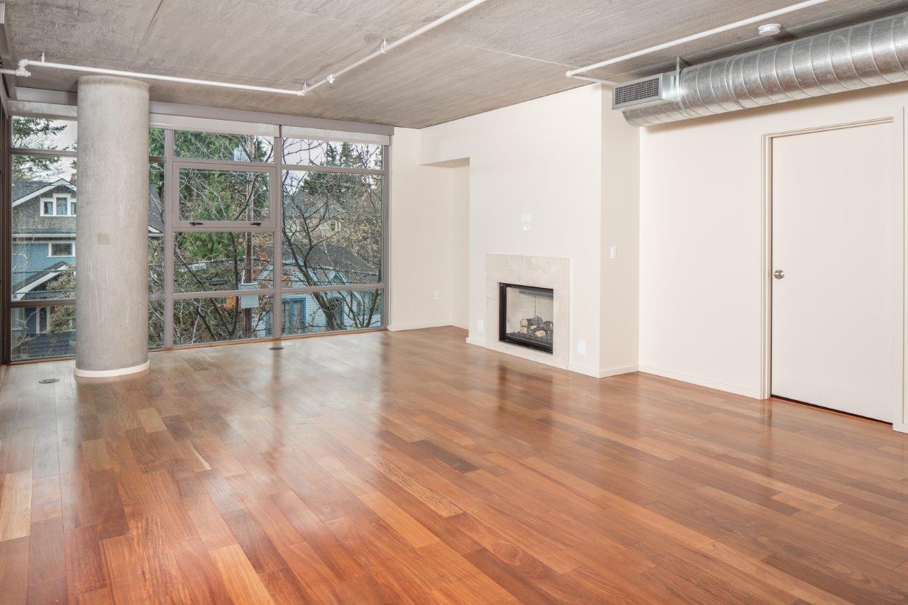 2121 Belmont Image 24