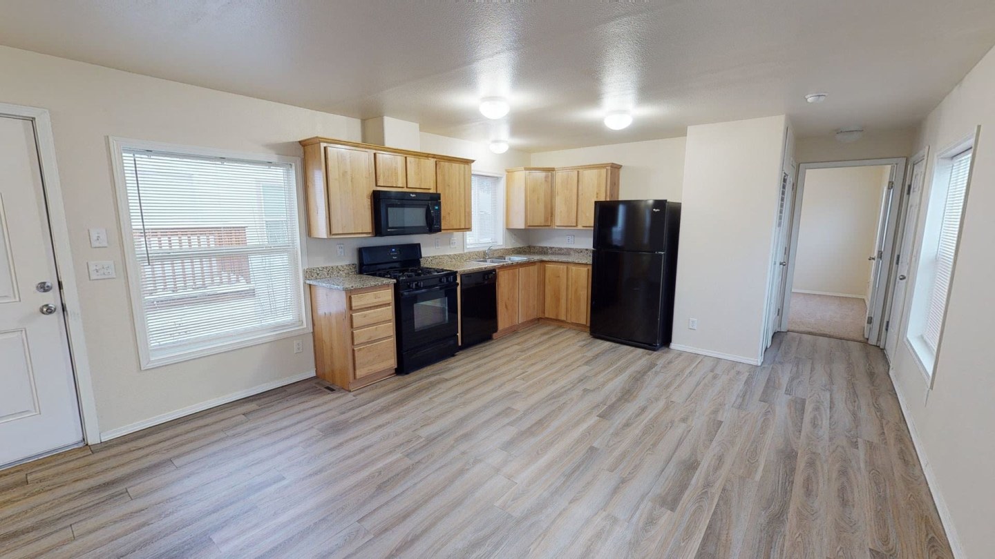 Four Seasons Apartment Homes Image 1