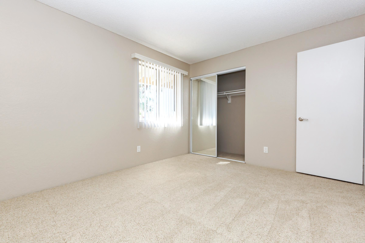 Carlyle Square Apartment Homes Image 49