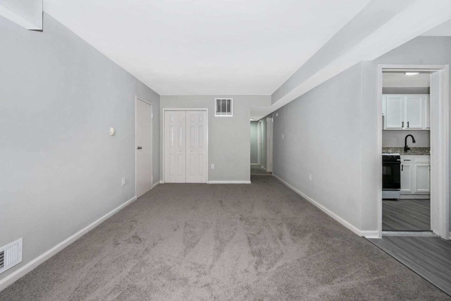 Emerald Apartments Image 8