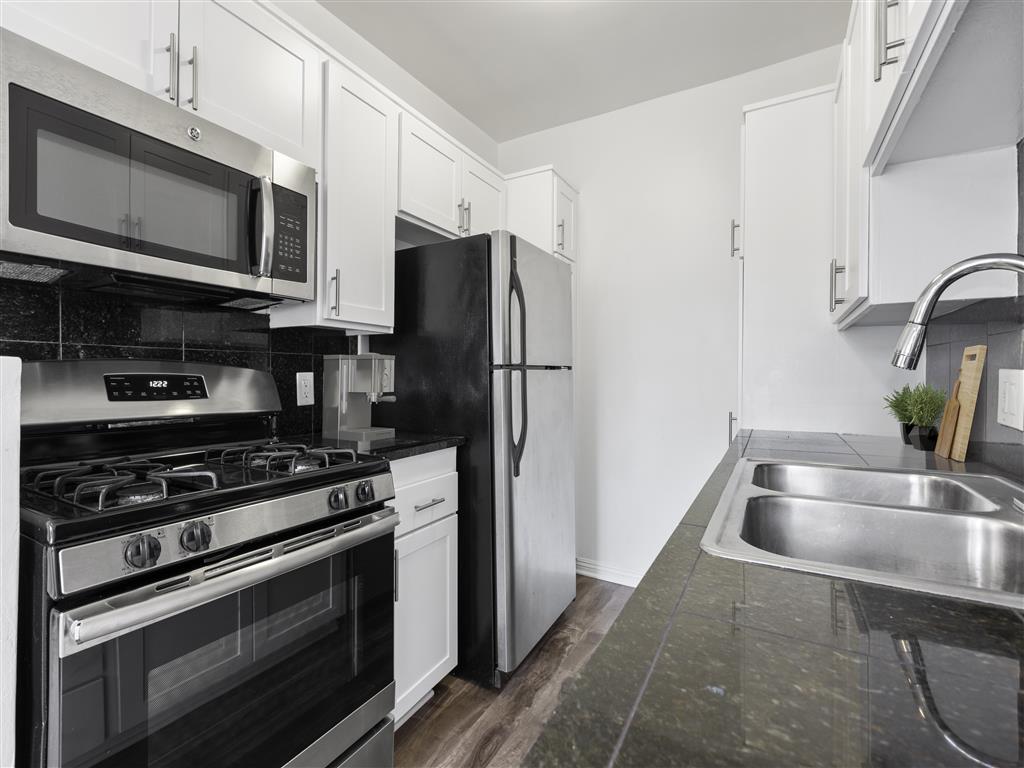 Pacific Rose Apartments Image 13