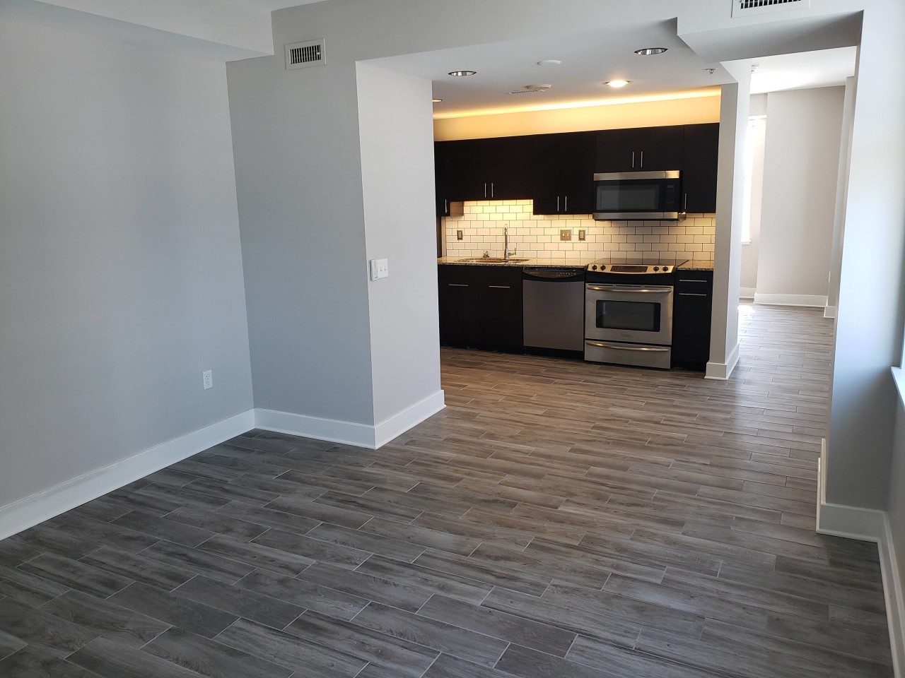 909 Walnut Image 9