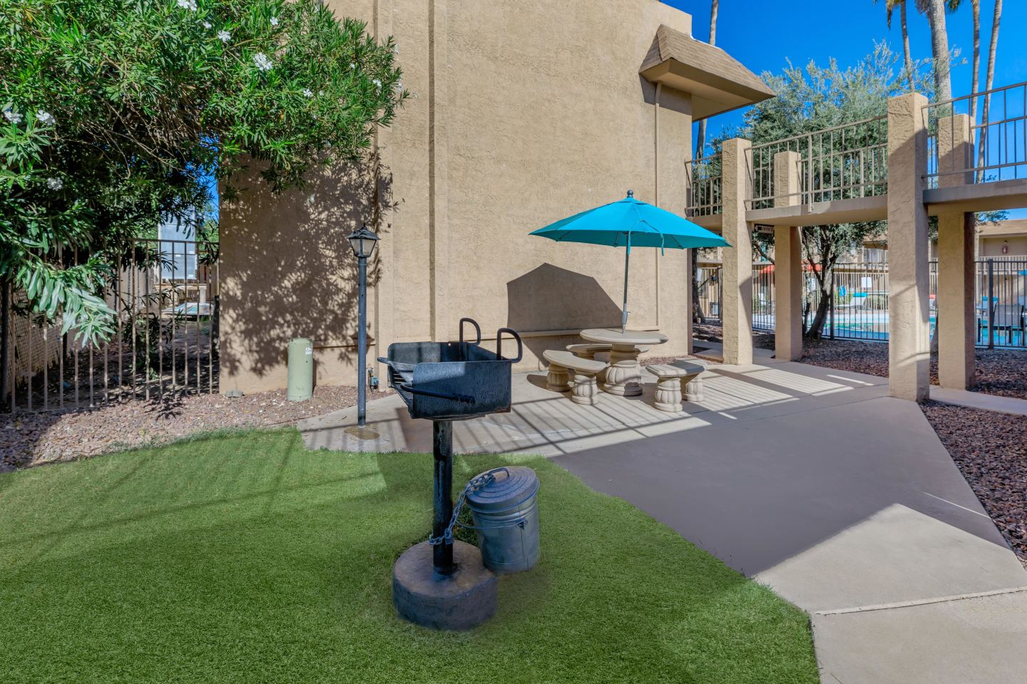 Country Club Terrace Image 16