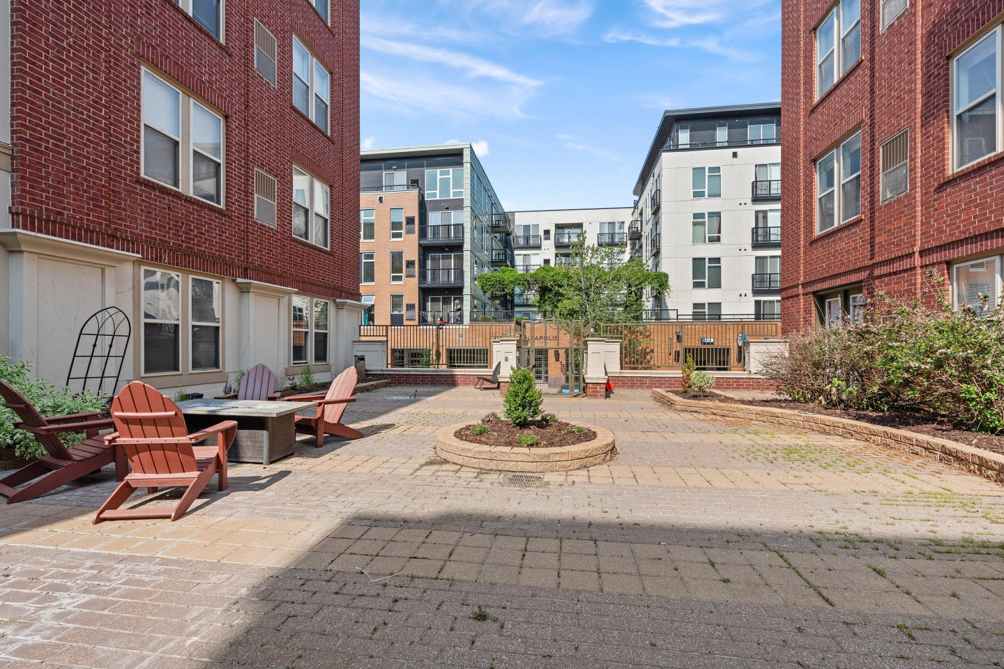 Uptown Lake Apartments Image 36