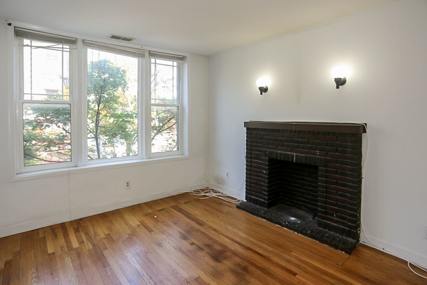 3054-58 N Greenview / 1507-11 W Barry Image 5