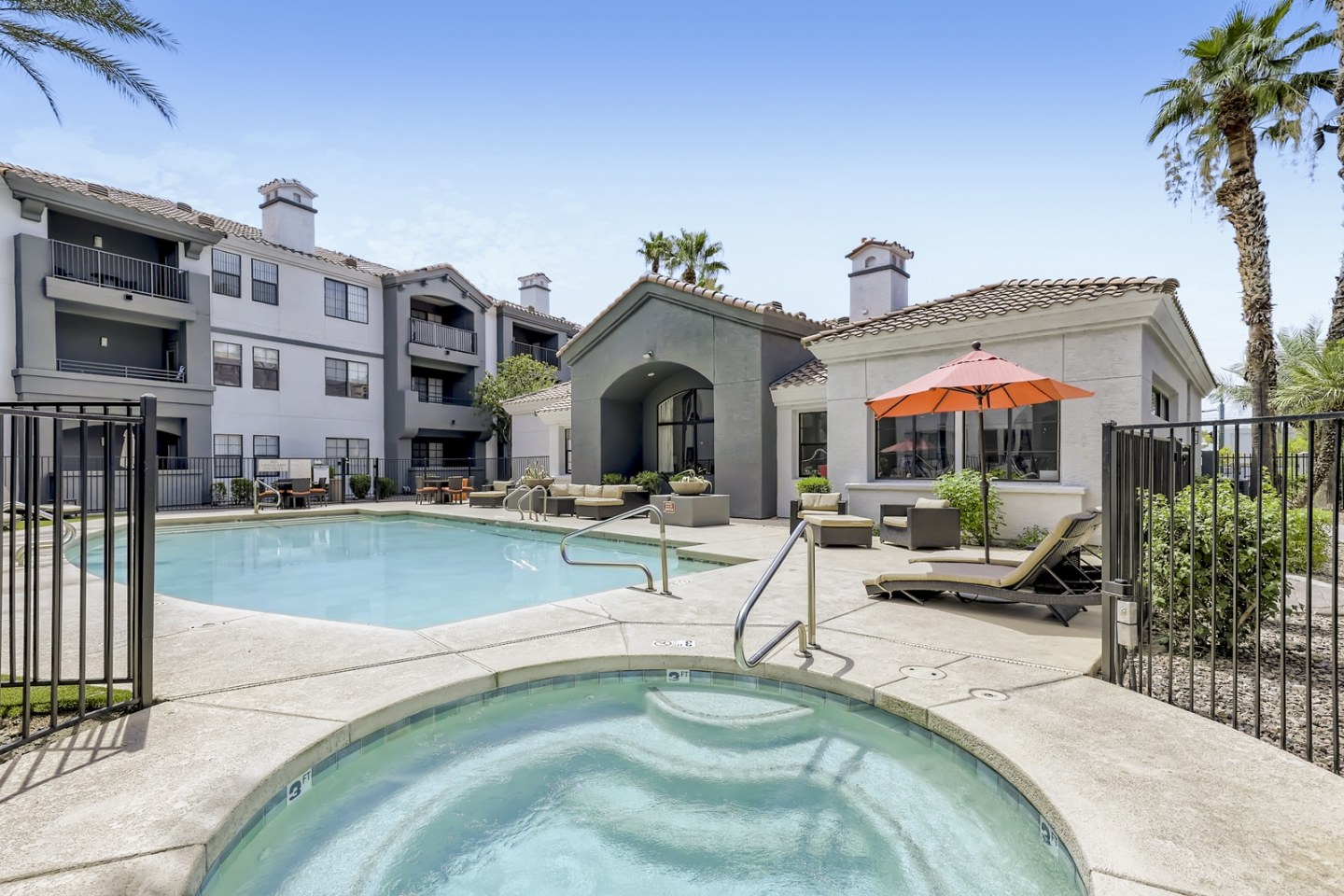 Mandarina Luxury Apartment Homes Image 4