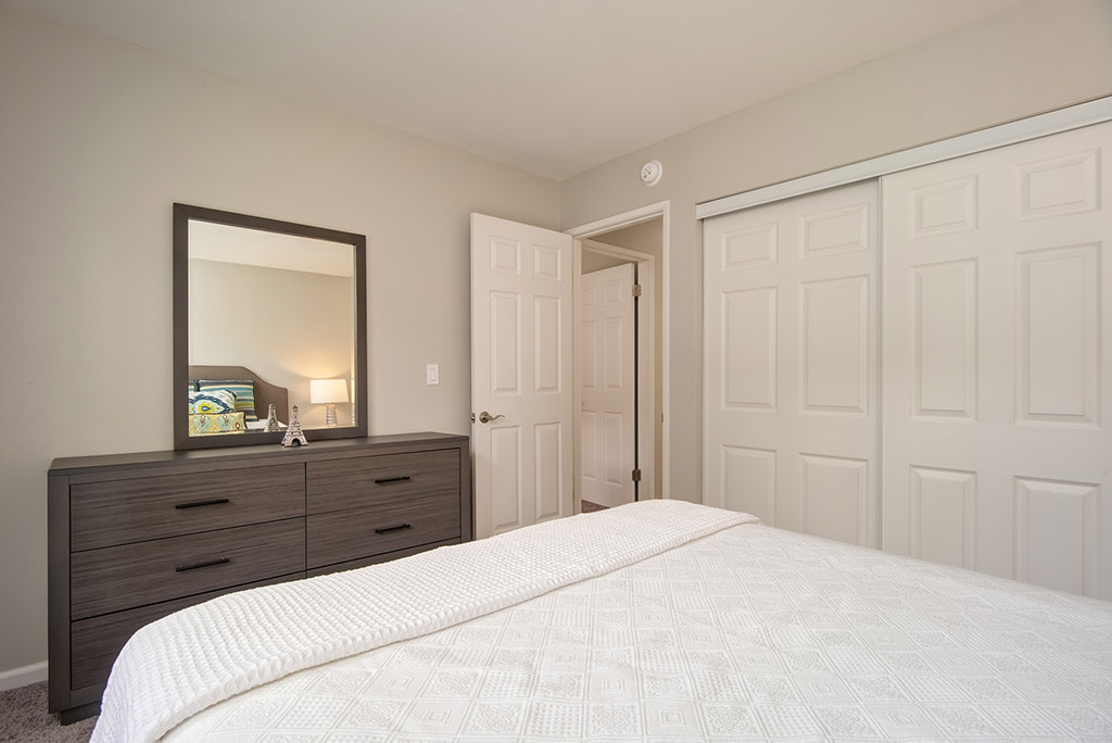 St. Charles Oaks Apartments Image 10
