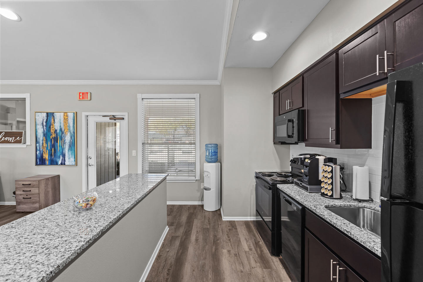 Encino Park Apartments Image 13