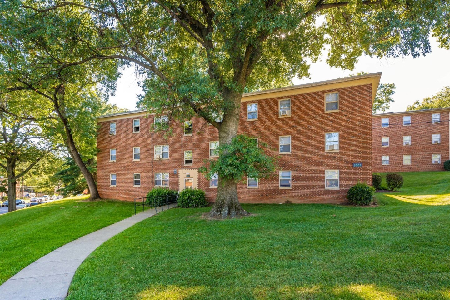 Emerald Apartments Image 19