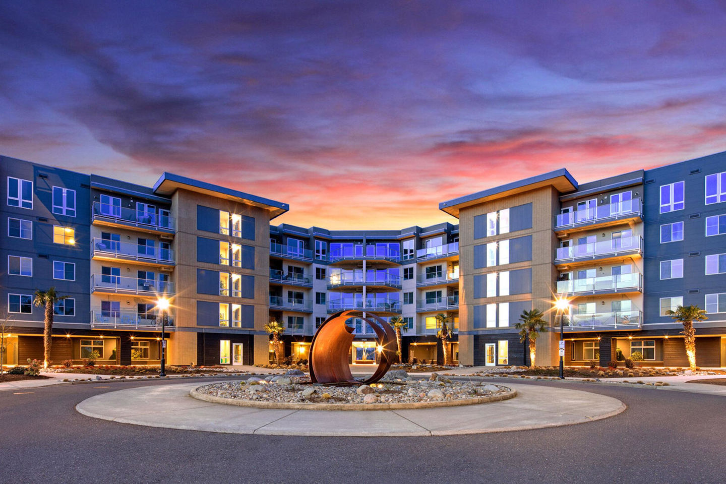 Yacht Harbor Club Image 1