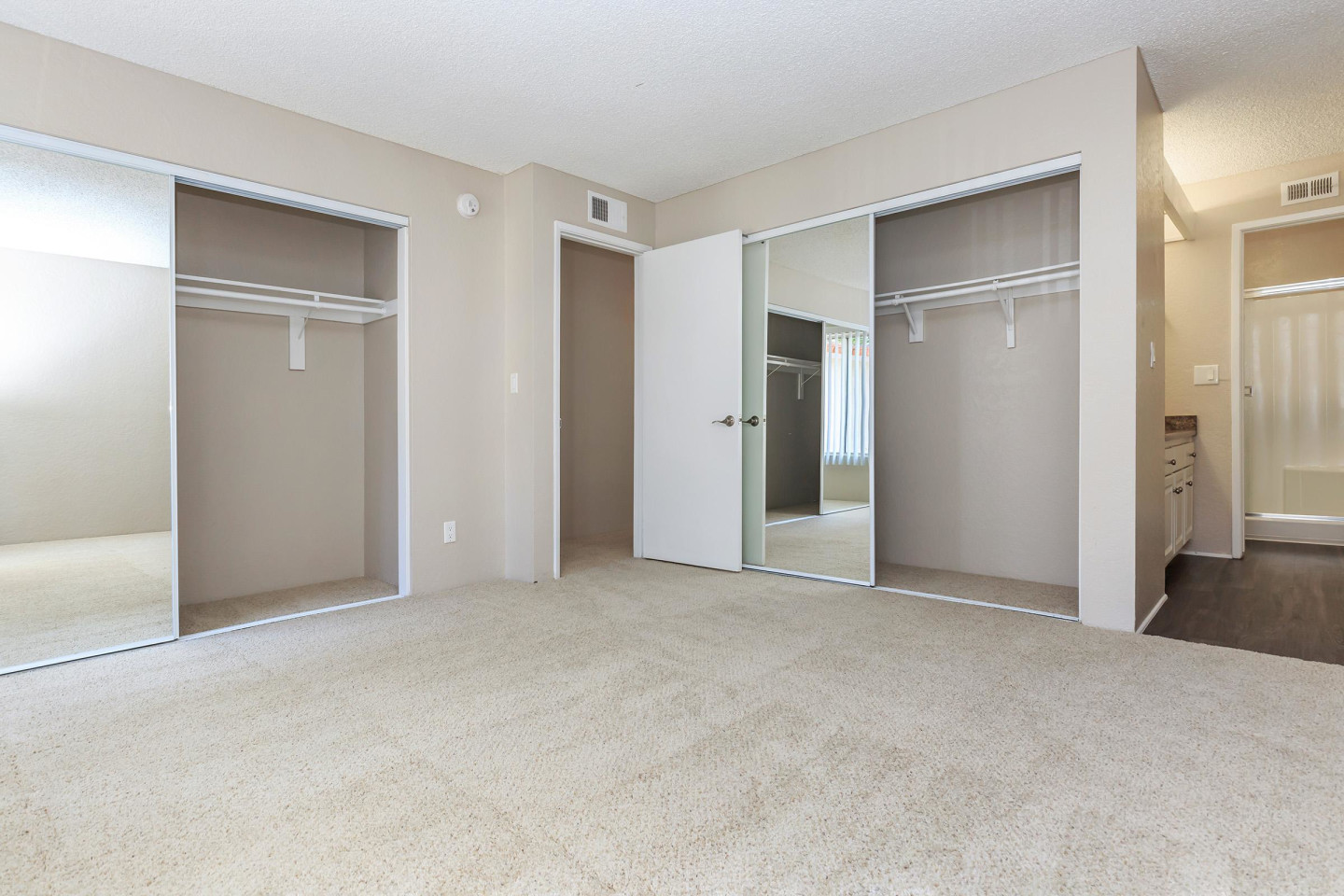 Carlyle Square Apartment Homes Image 47