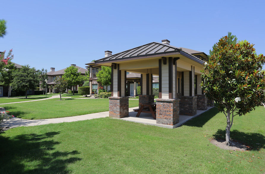 Estate Villas at Krum Image 4