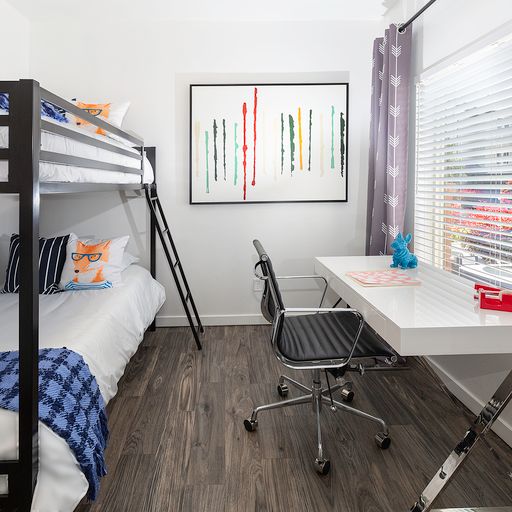 Wilshire Place Apartments Image 12