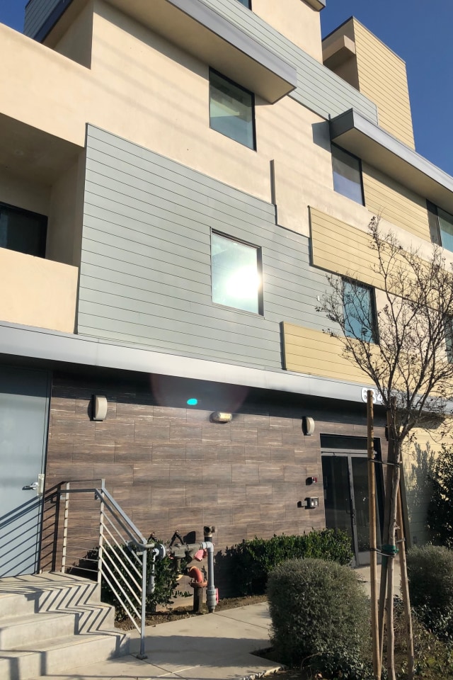 6844 WOODMAN AVE Image 1