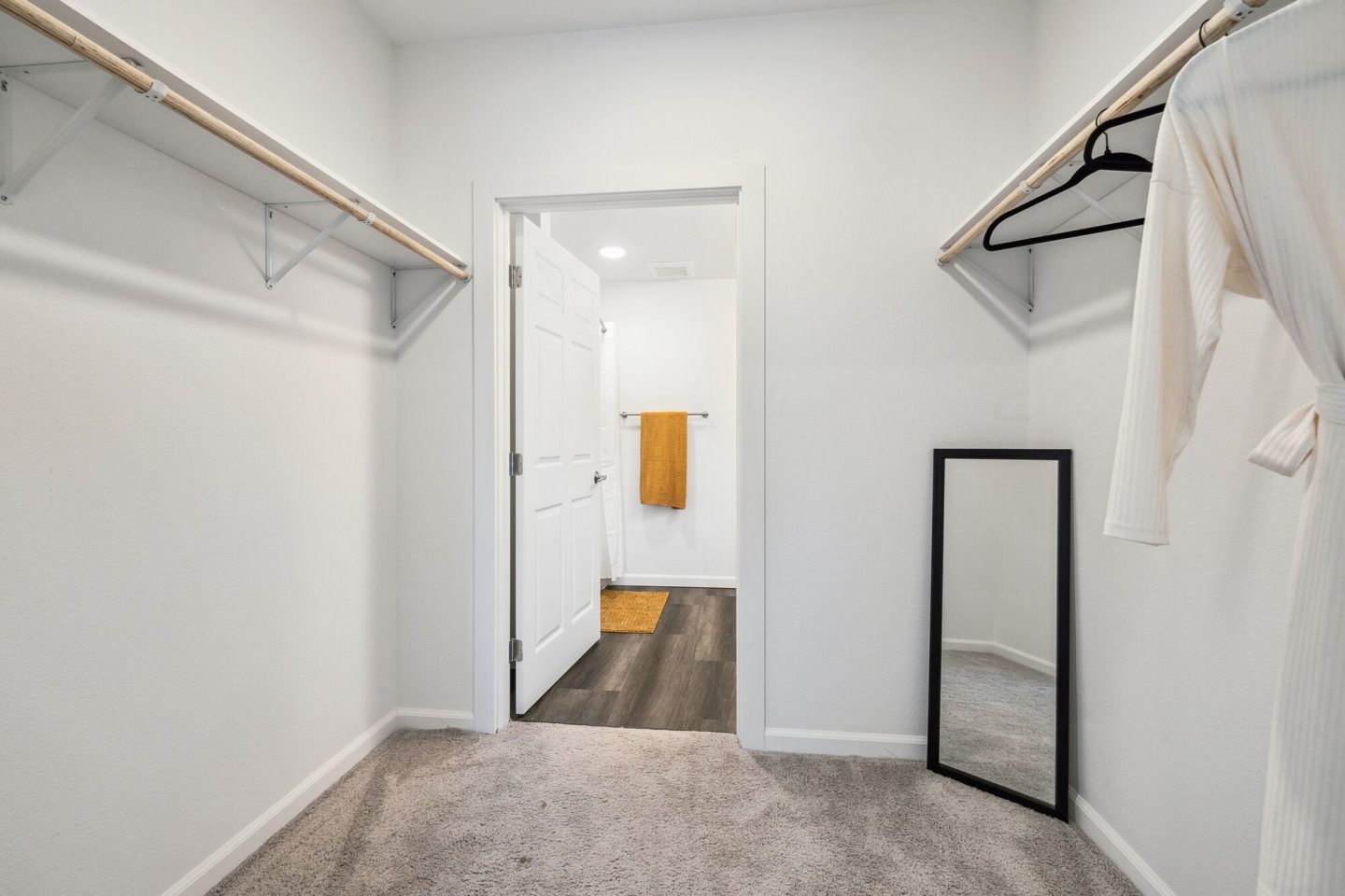 Pullman Modern Urban Apartments Image 19