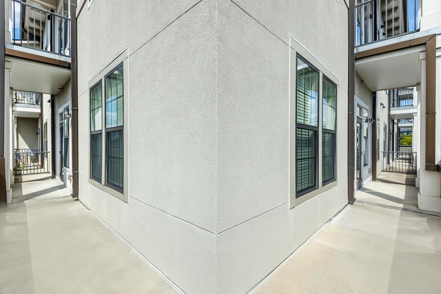 1810 Belcourt Image 41