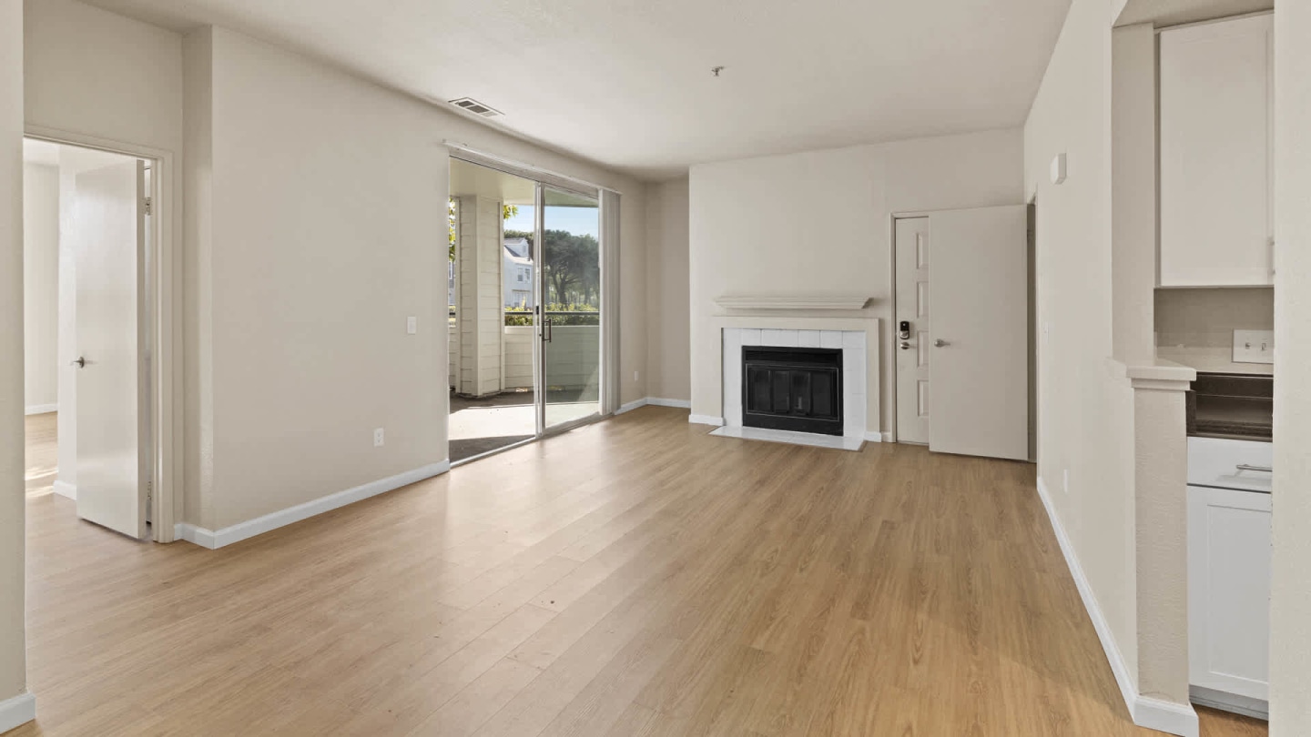 Schooner Bay Apartment Homes Image 4