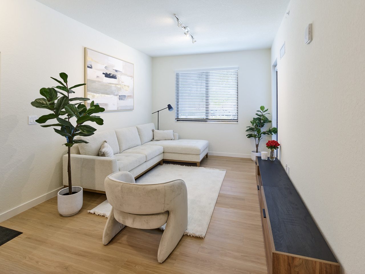 Gateway Luxury Apartments Image 13