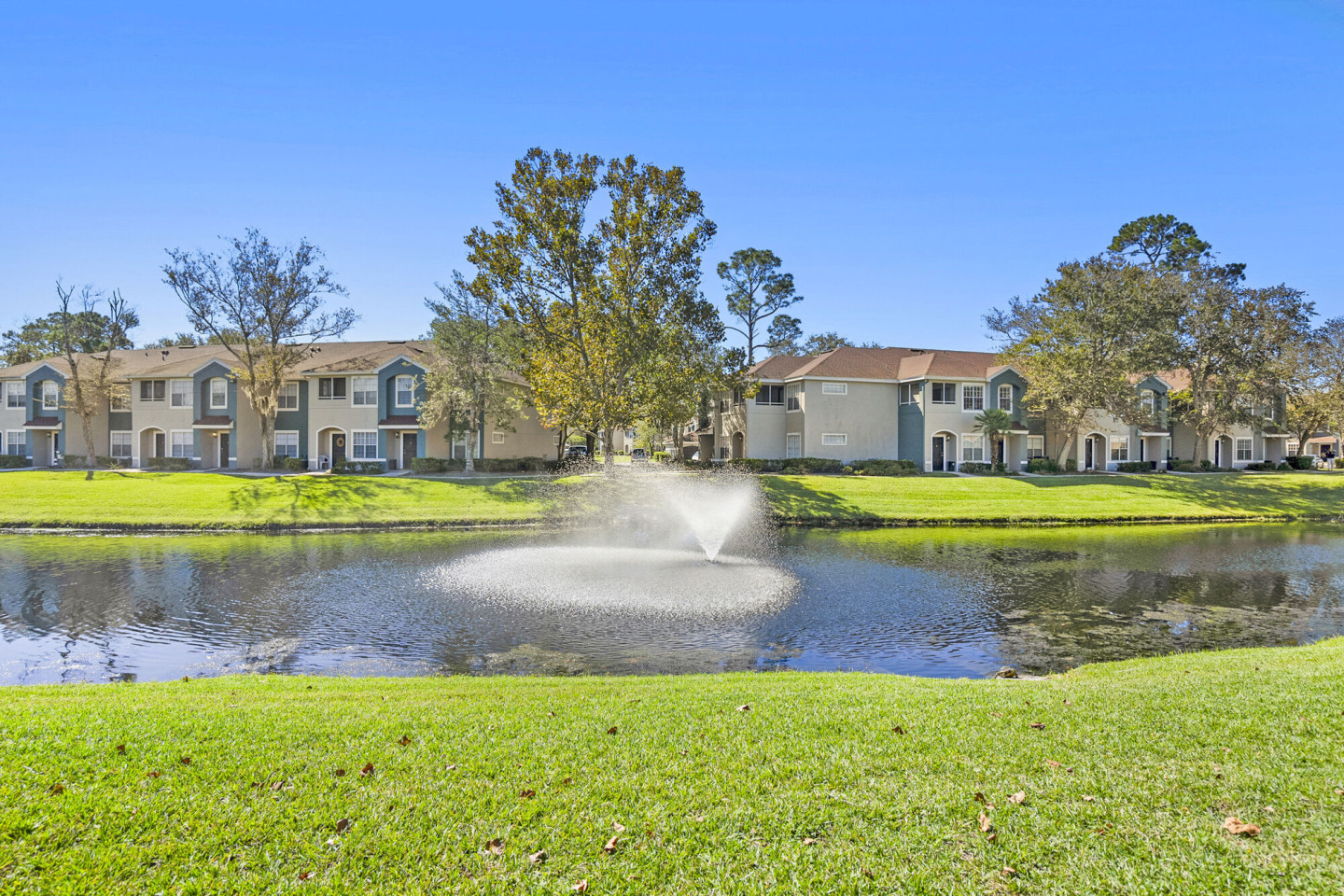 Country Club Lakes Image 28