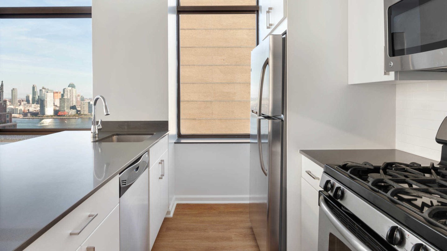 300 East 39th Image 20