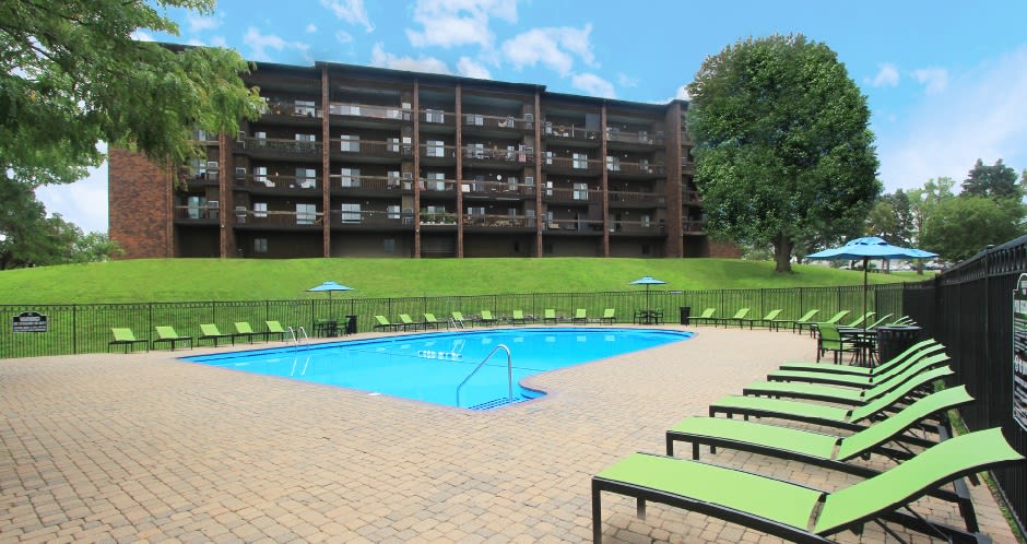 Embassy Park Apartments Image 3