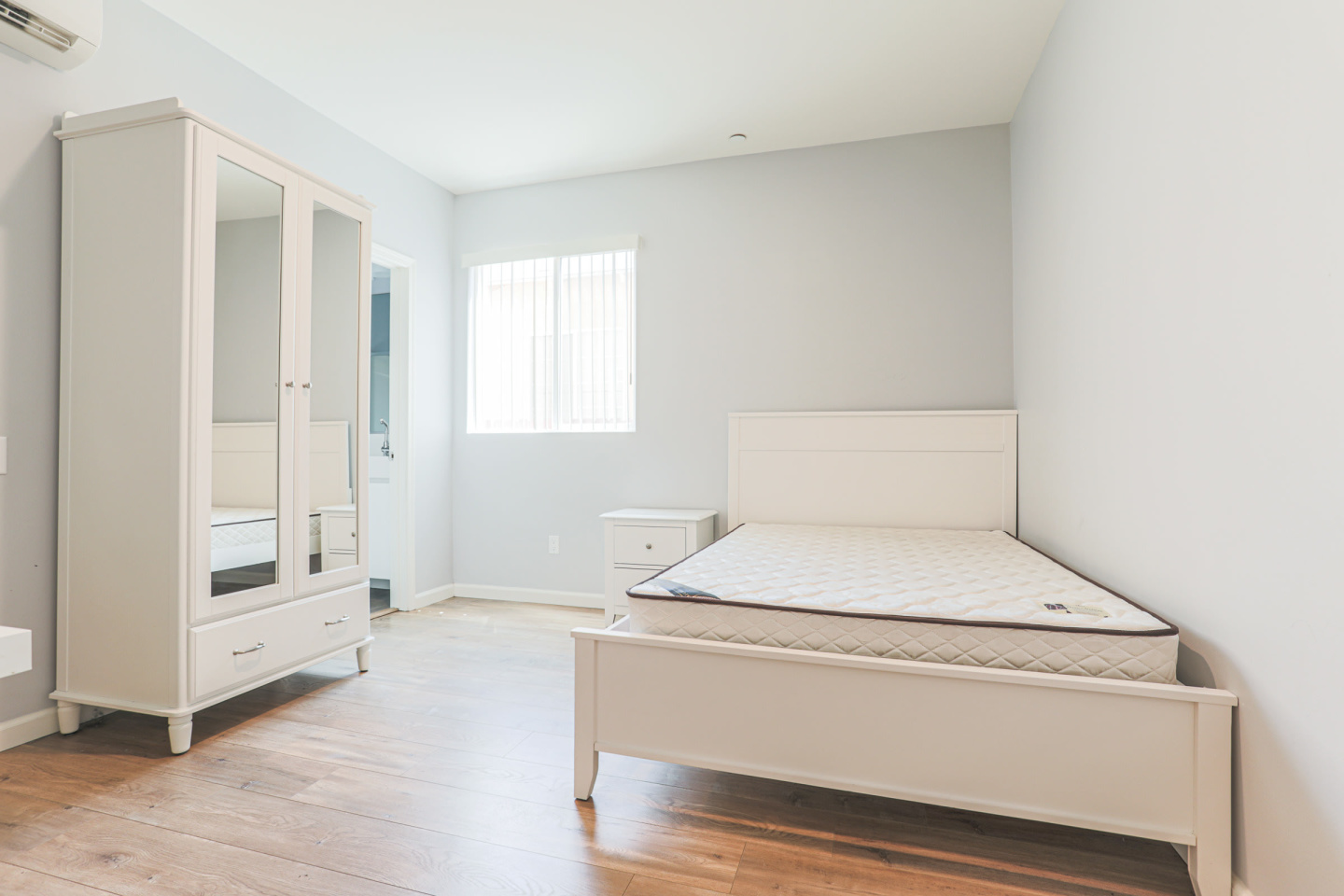 1259 W 36th Place - Co-Living Image 6