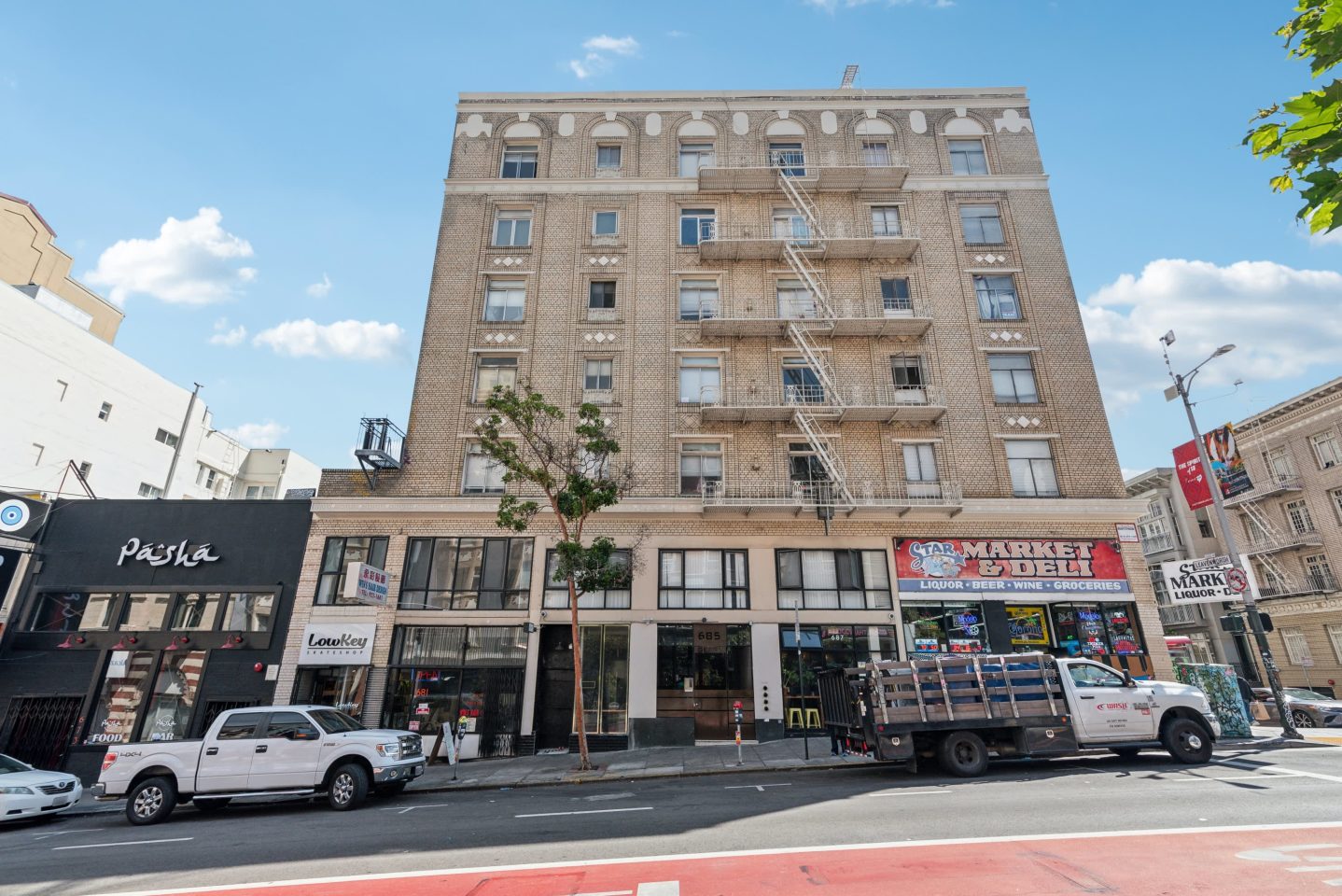 685 Geary Image 12