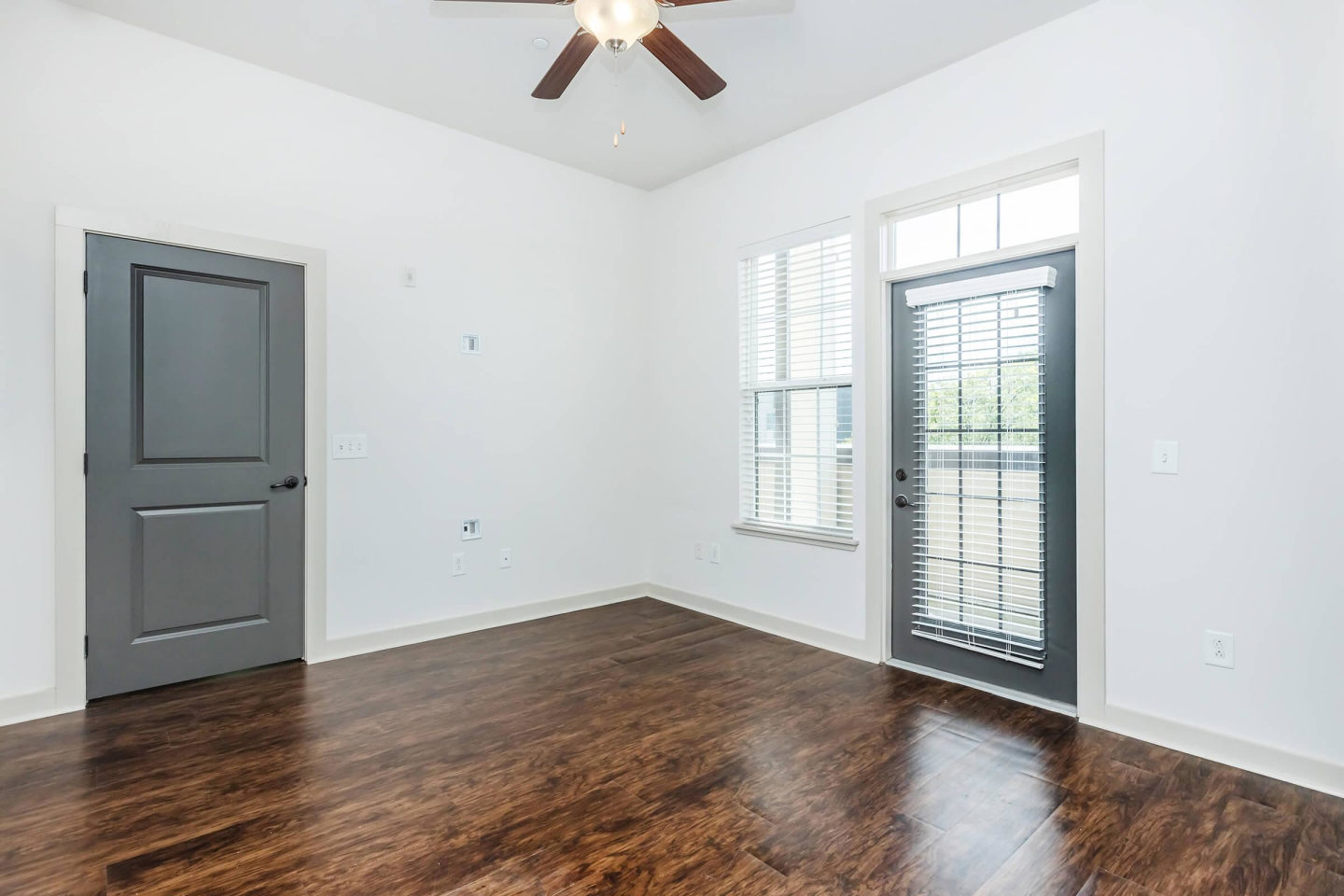 1810 Belcourt Image 29