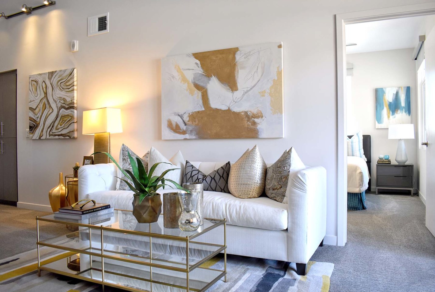 360 Luxury Apartments Image 26