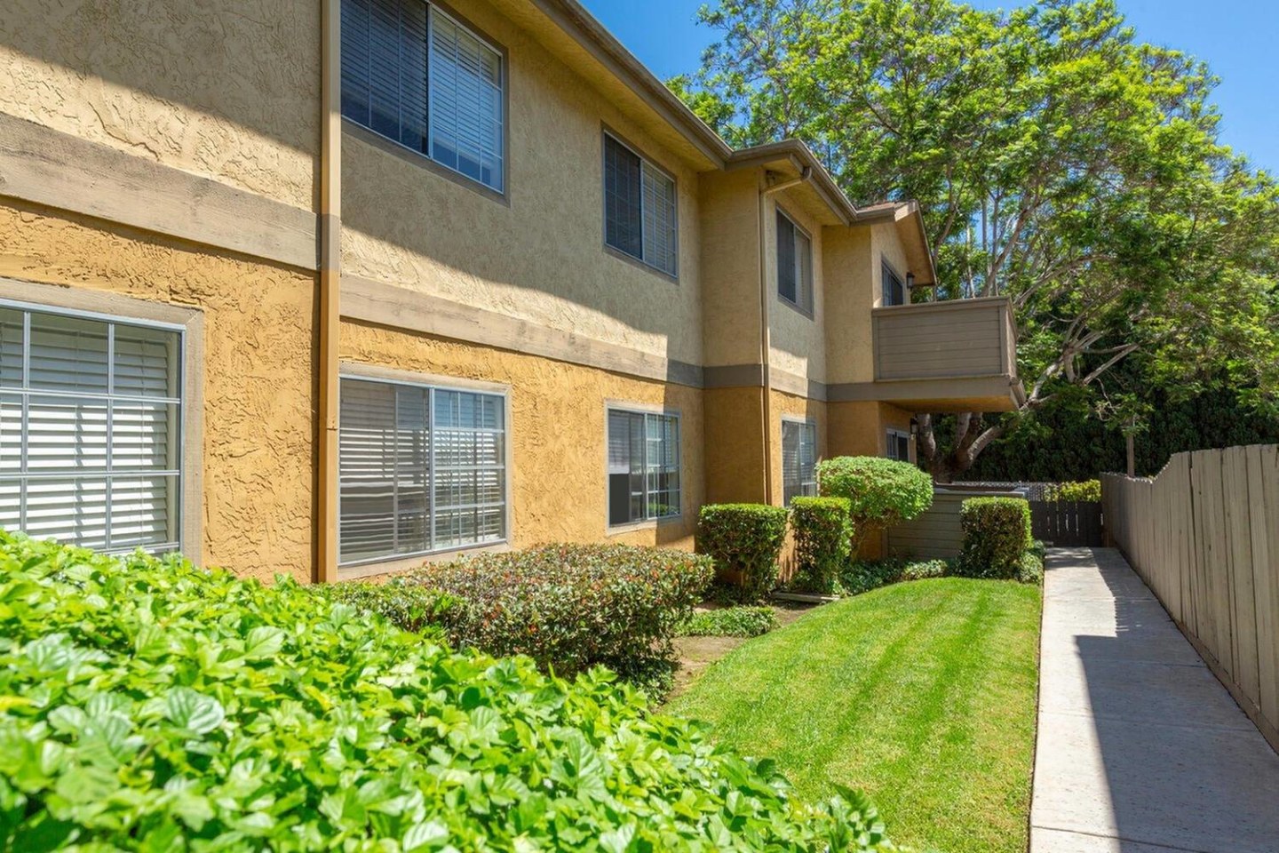 Elán Village Court Apartment Homes Image 3