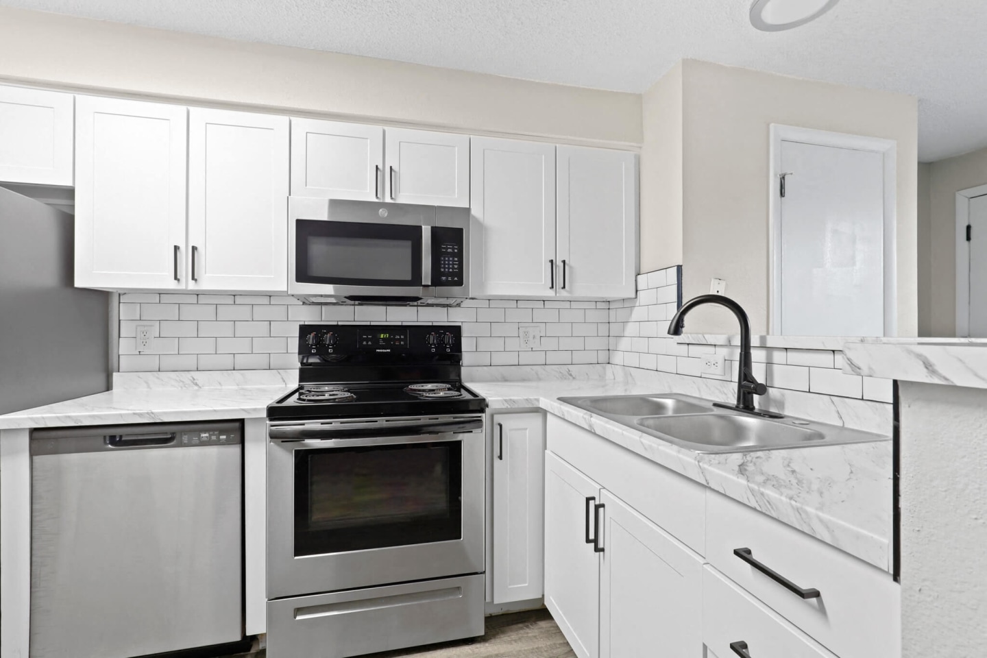 1443 Elizabeth Image 11
