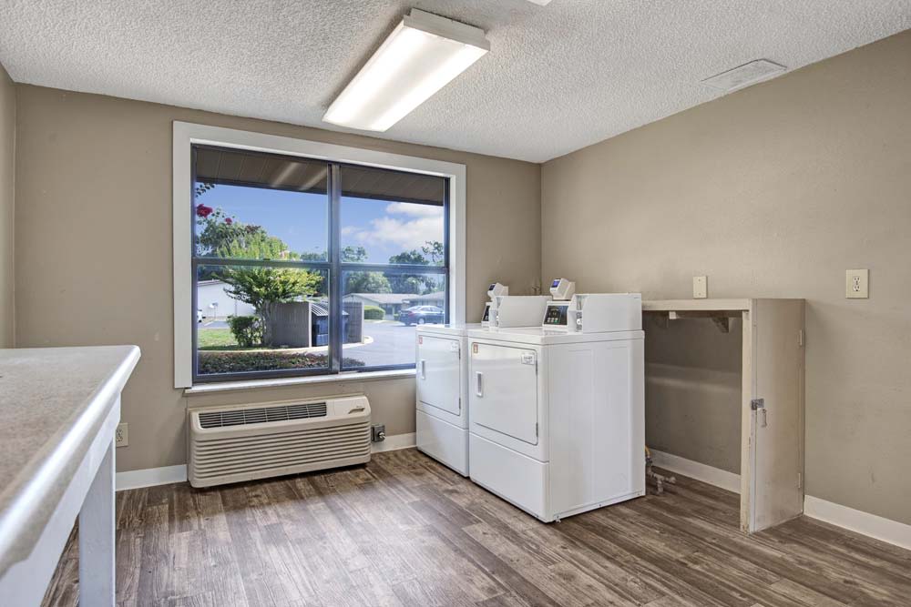 Applewood Apartments Image 12
