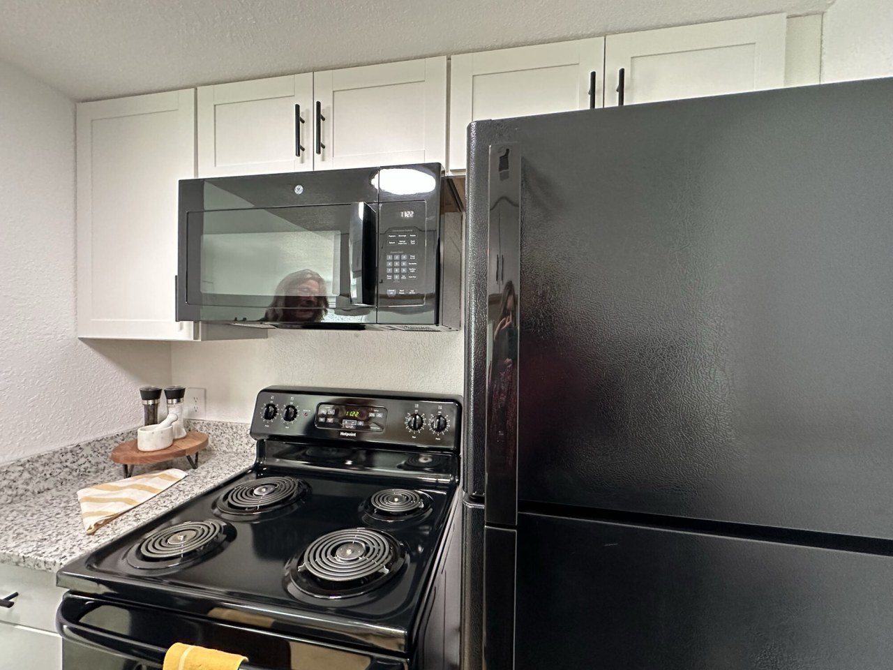 Royal Pointe Apartments Image 2