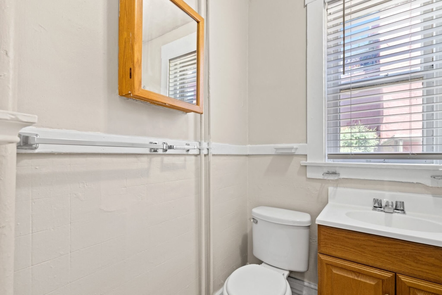 1170 Logan Image 21