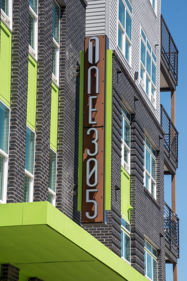 One 305 Central Image 12