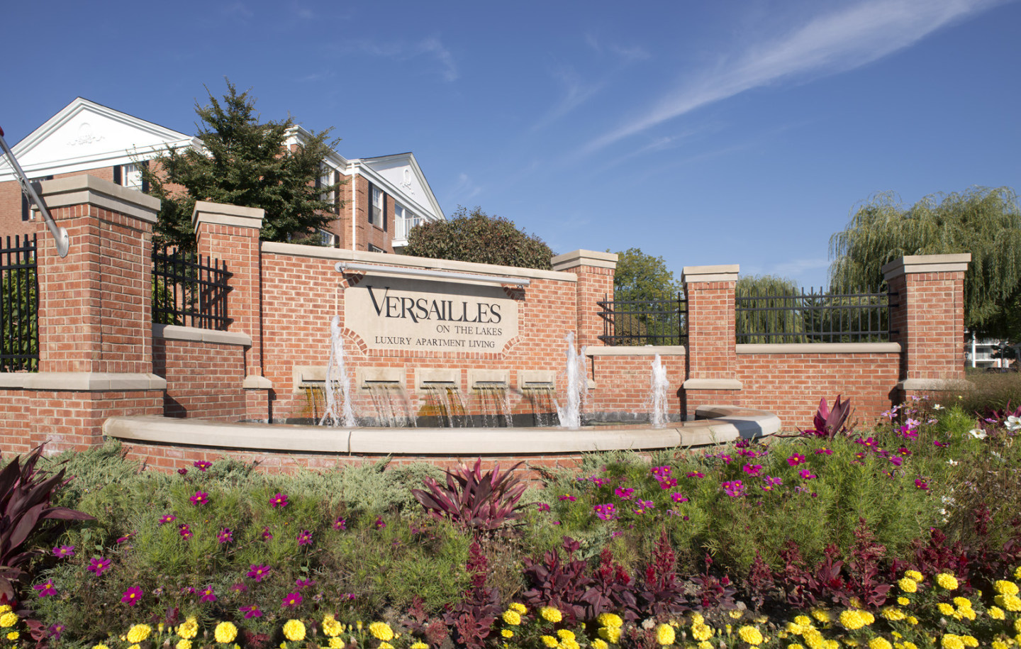 Versailles on the Lakes Oakbrook Image 1