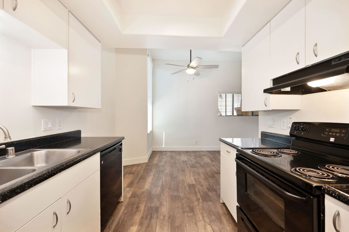 Elan Beachpointe Image 8