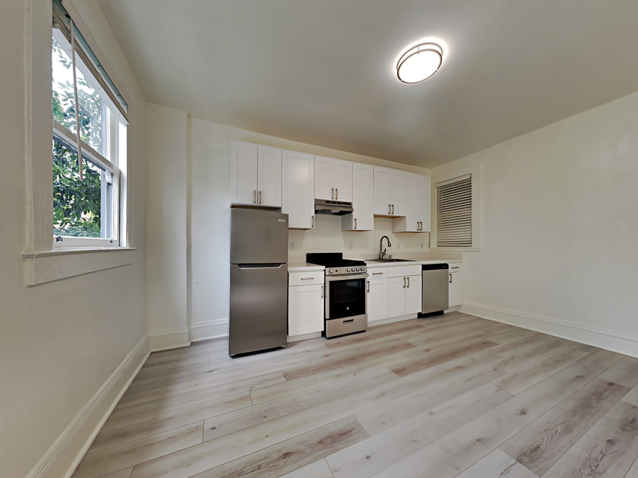1745 Market Image 3