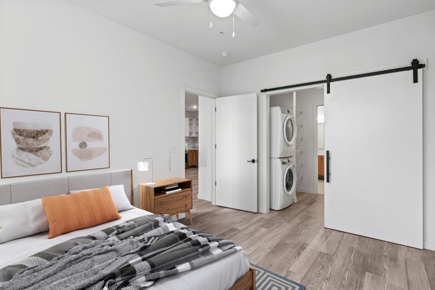 1510 Belleville Image 32