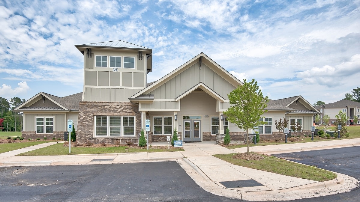 Pines at Glen Laurel Luxury Apartments Image 22