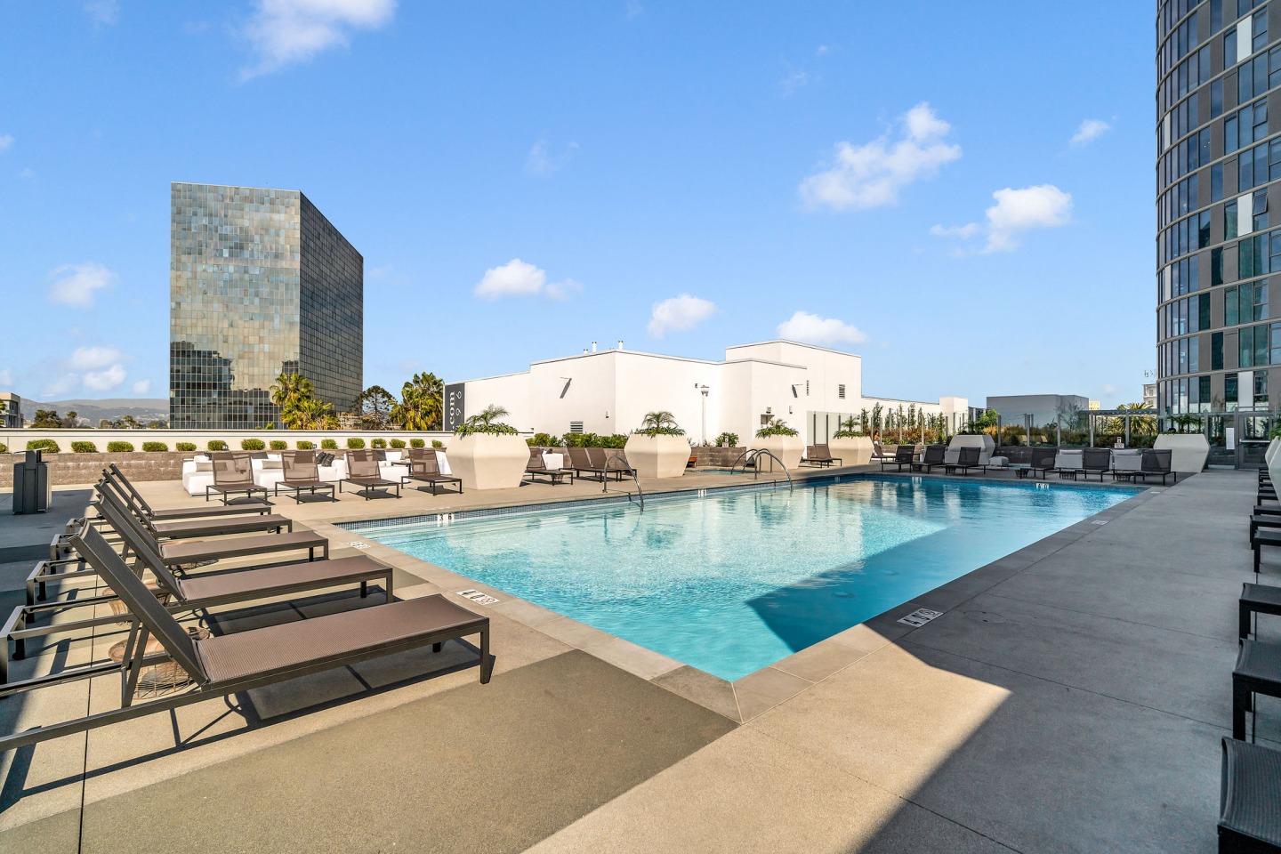 Kurve on Wilshire Image 29