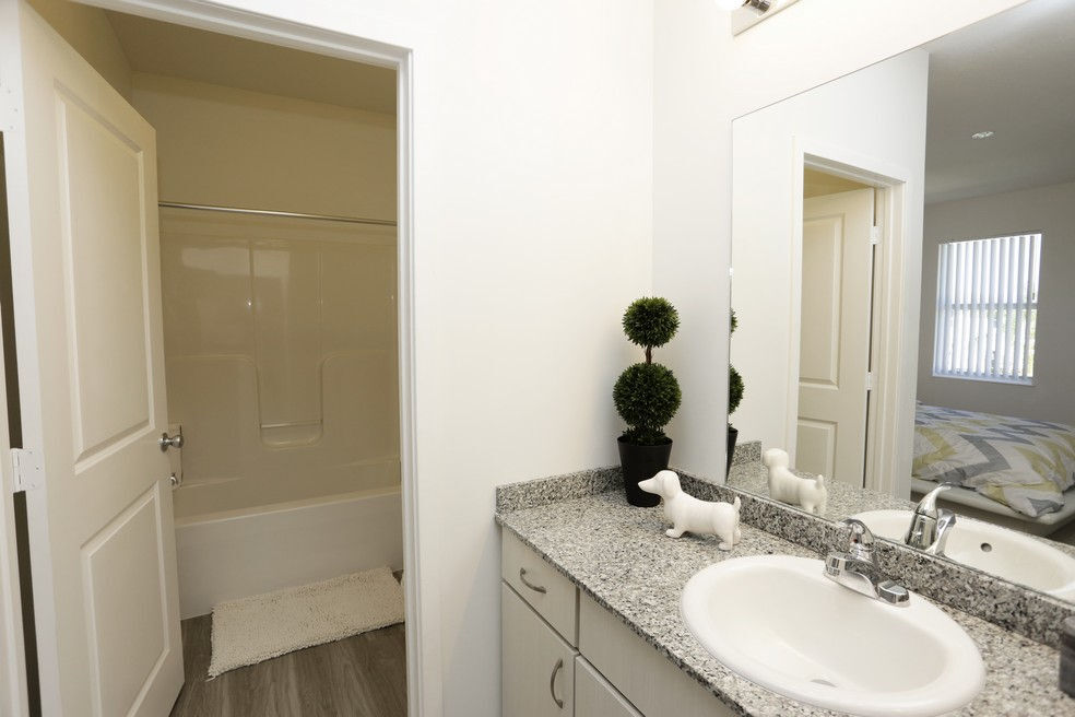 Mirage Bay Rental Townhomes Image 17