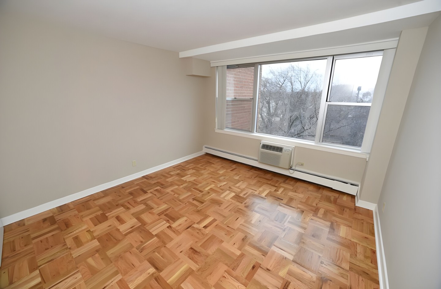 1600 East Avenue Apartments Image 20