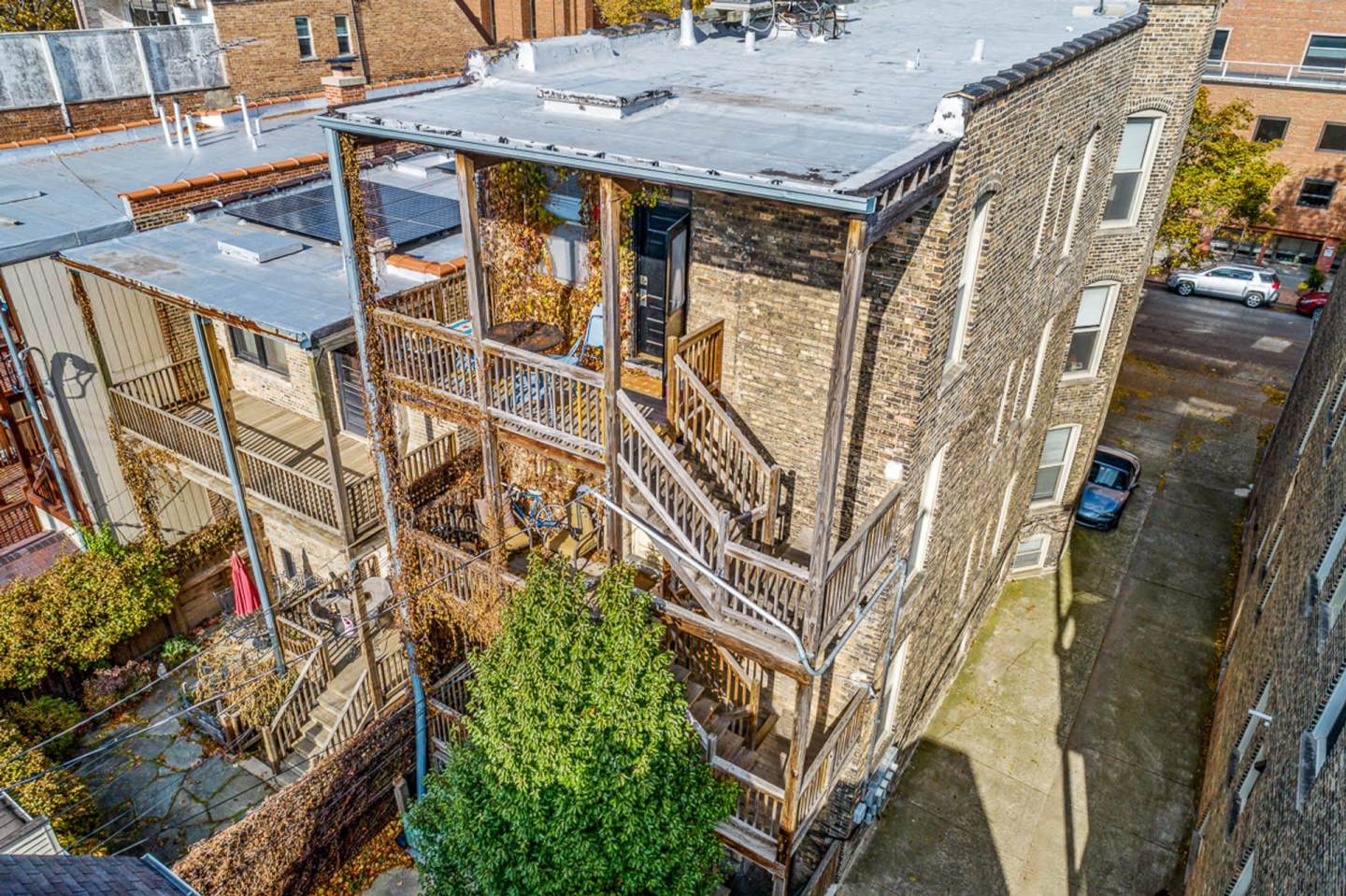 849 W Wellington Ave Image 3