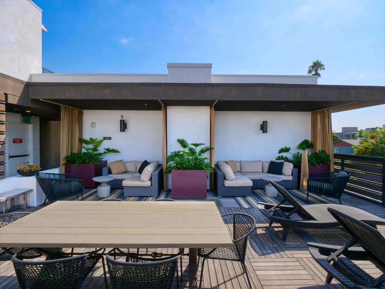 The Metropolitan at Larchmont Village Image 2
