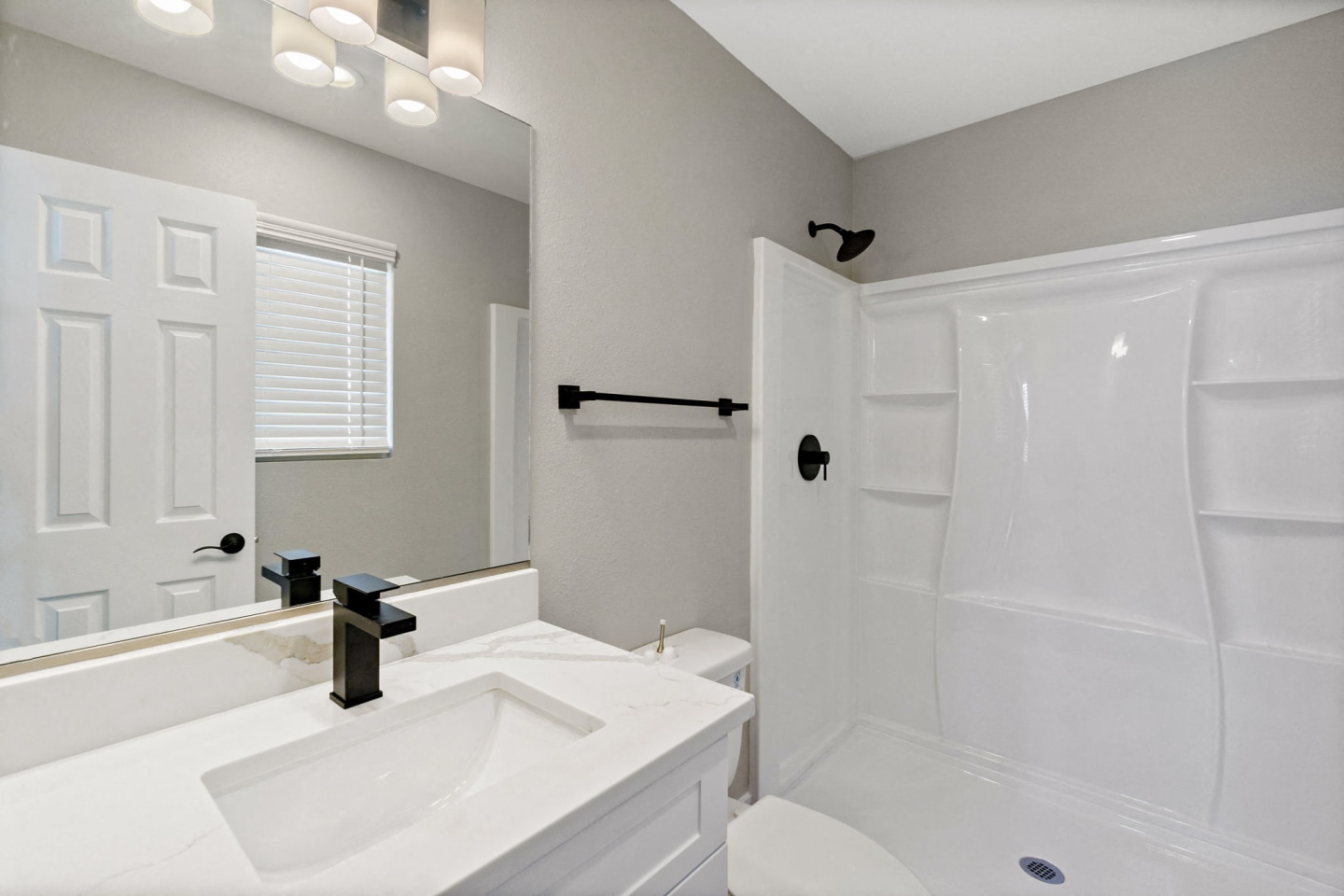 Ocean Breeze Terrace Image 28