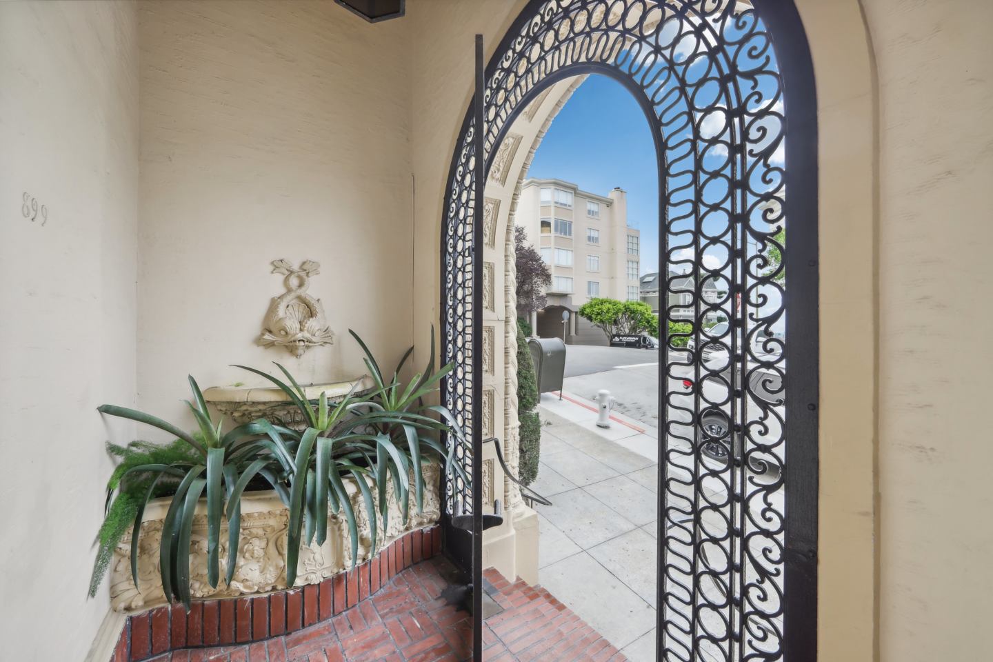 899 Green Street Image 27
