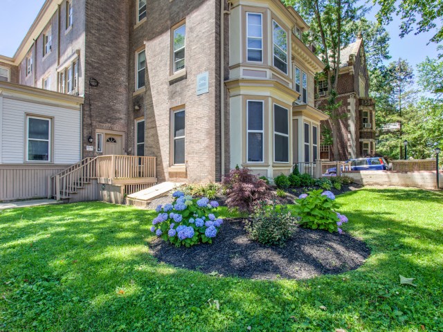 4100 Locust St Image 4
