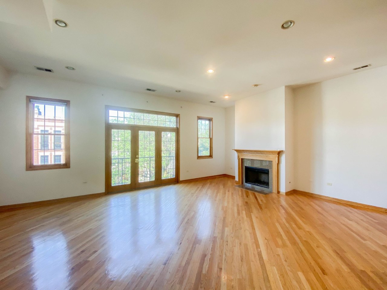 2531 North Southport Ave. Apt. Image 4